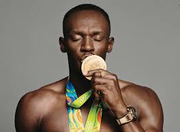 Usain Bolt relaxes o#57A2FB